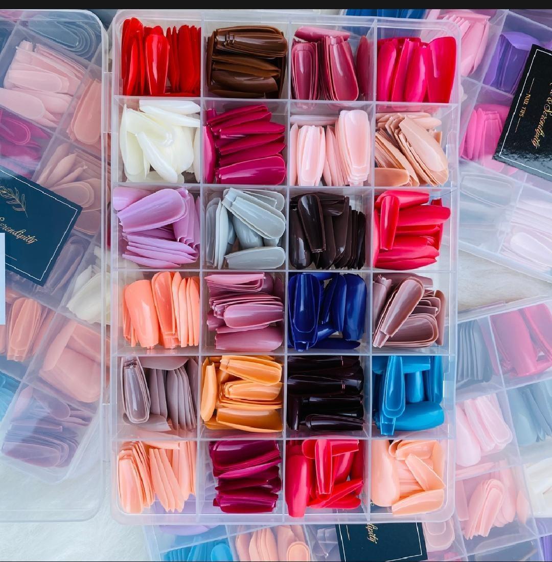 Pack of 576 Multicoloured Fake Nails – Customizable Nail Art Set for Endless Creativity - Zelriya