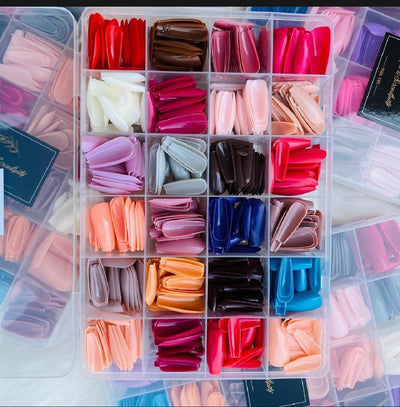 Pack of 576 Multicoloured Fake Nails – Customizable Nail Art Set for Endless Creativity - Zelriya